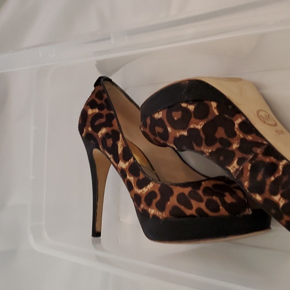 MICHAEL KORS haircalf leopard print platform heels 5.5 - Picture 13 of 13